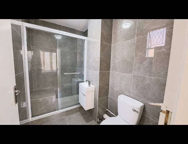 1 BEDROOM APARTMENT FOR SALE IN ESSENWOOD